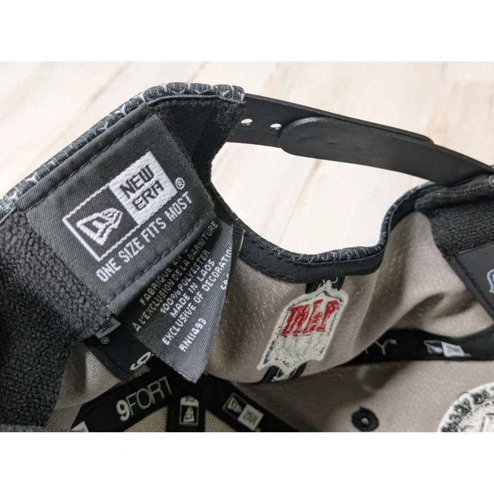 Las Vegas Raiders New Era 9Forty Snapback Adjustable Hat‎ Silver Black NFL AFC
